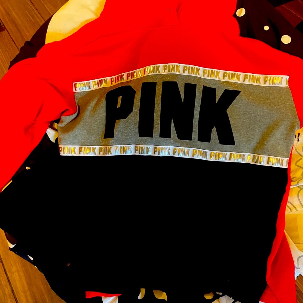 Adult M woman’s hoodie by Pink.